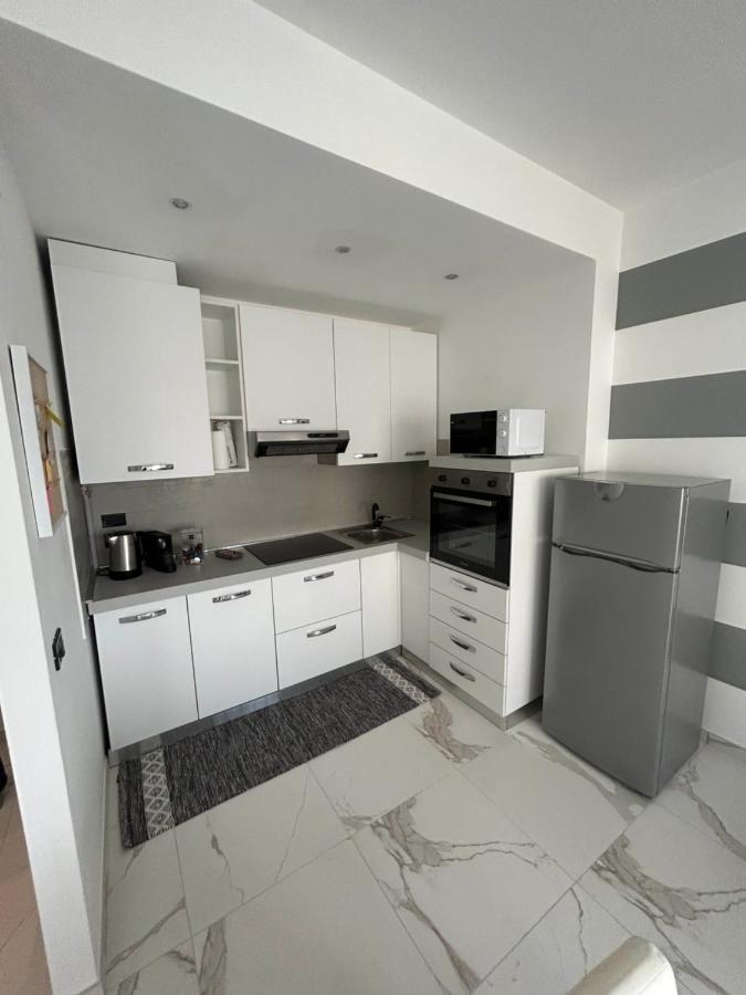 Marconi67 Apartment Desenzano del Garda Luaran gambar